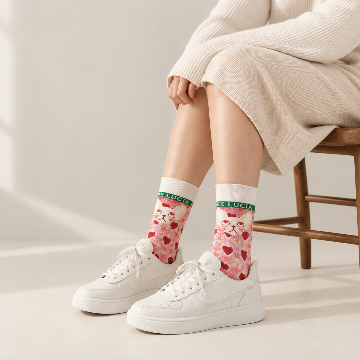 Women’s Vintage Cat & Heart Pattern Crew Socks – Cute Mid-Calf Knit Socks