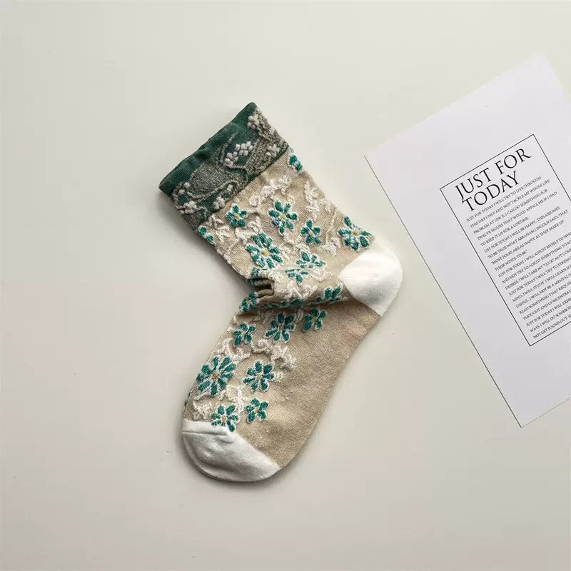 Vintage Raised Floral Sheer Crew Socks for Women – Contrast Jacquard Cuff Ankle Socks