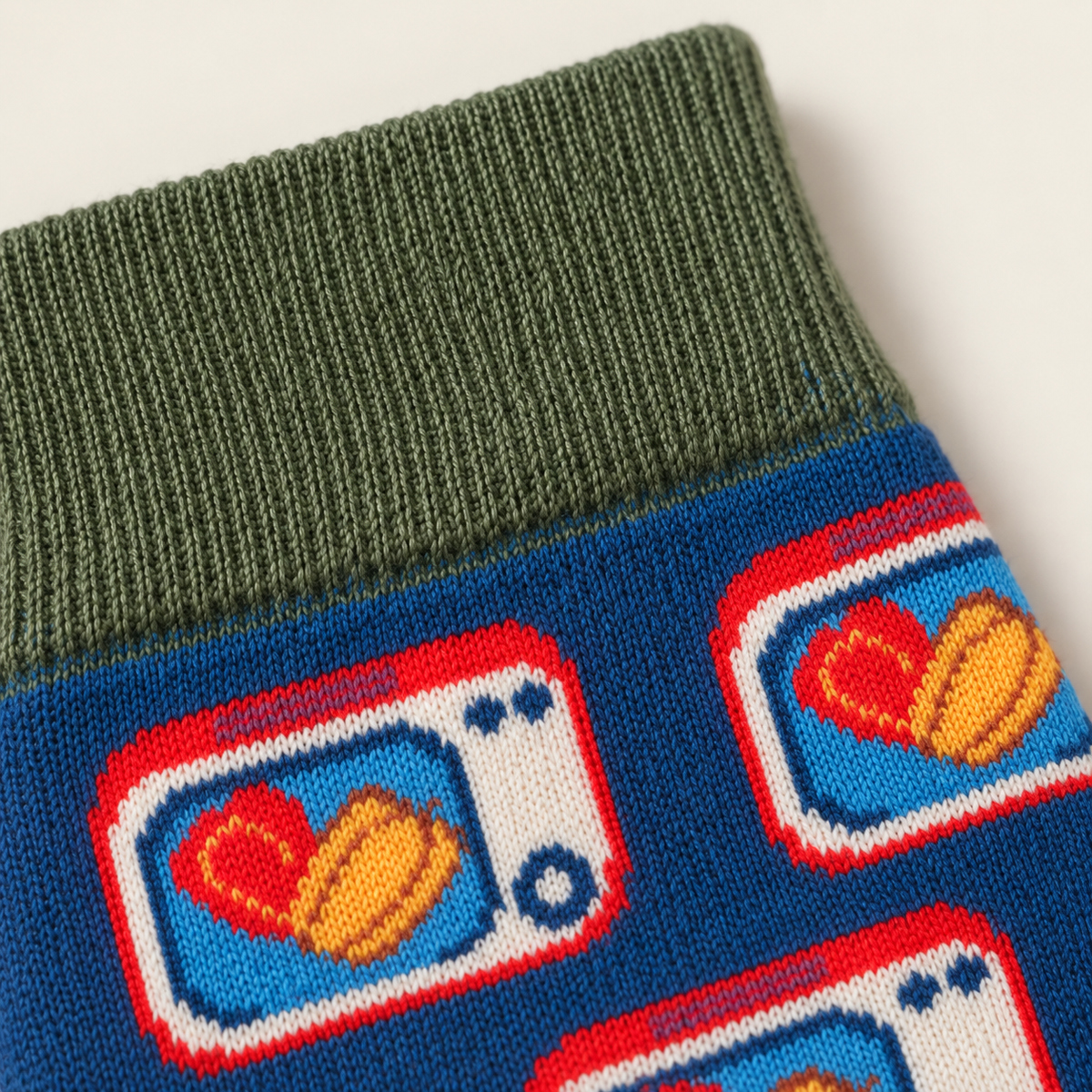 Women’s Vintage TV Print Crew Socks – Retro Blue & Green Cotton Socks