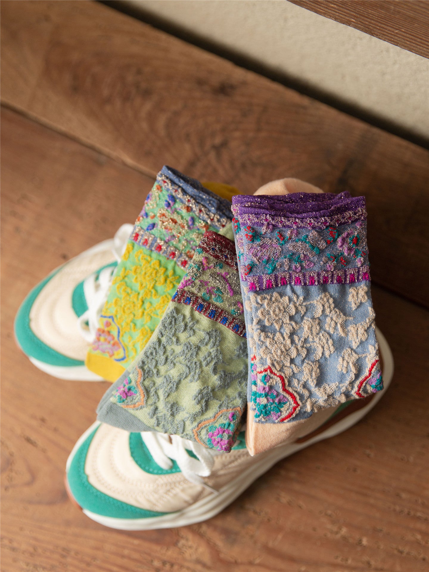 Vintage Floral Embroidered Crew Socks for Women – Glitter Cuff Sheer Jacquard Socks