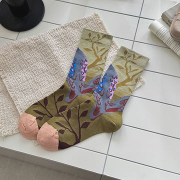 Artistic Abstract Crew Socks – Women’s Combed Cotton Graphic Socks