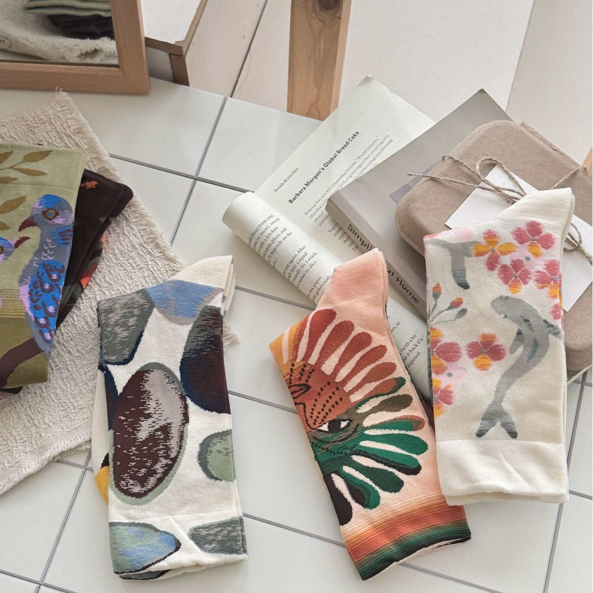 Artistic Abstract Crew Socks – Women’s Combed Cotton Graphic Socks