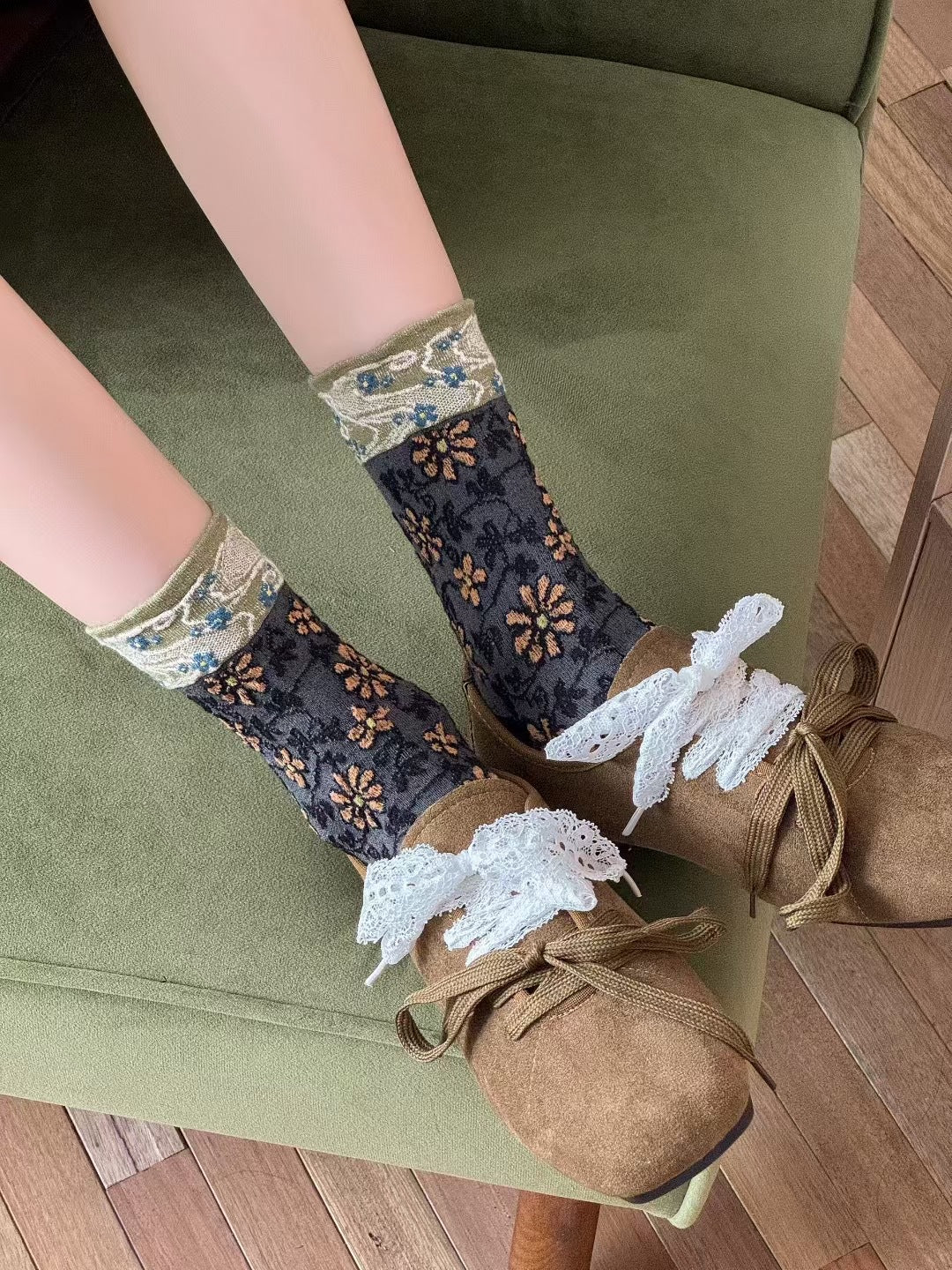 Vintage Raised Floral Sheer Crew Socks for Women – Contrast Jacquard Cuff Ankle Socks