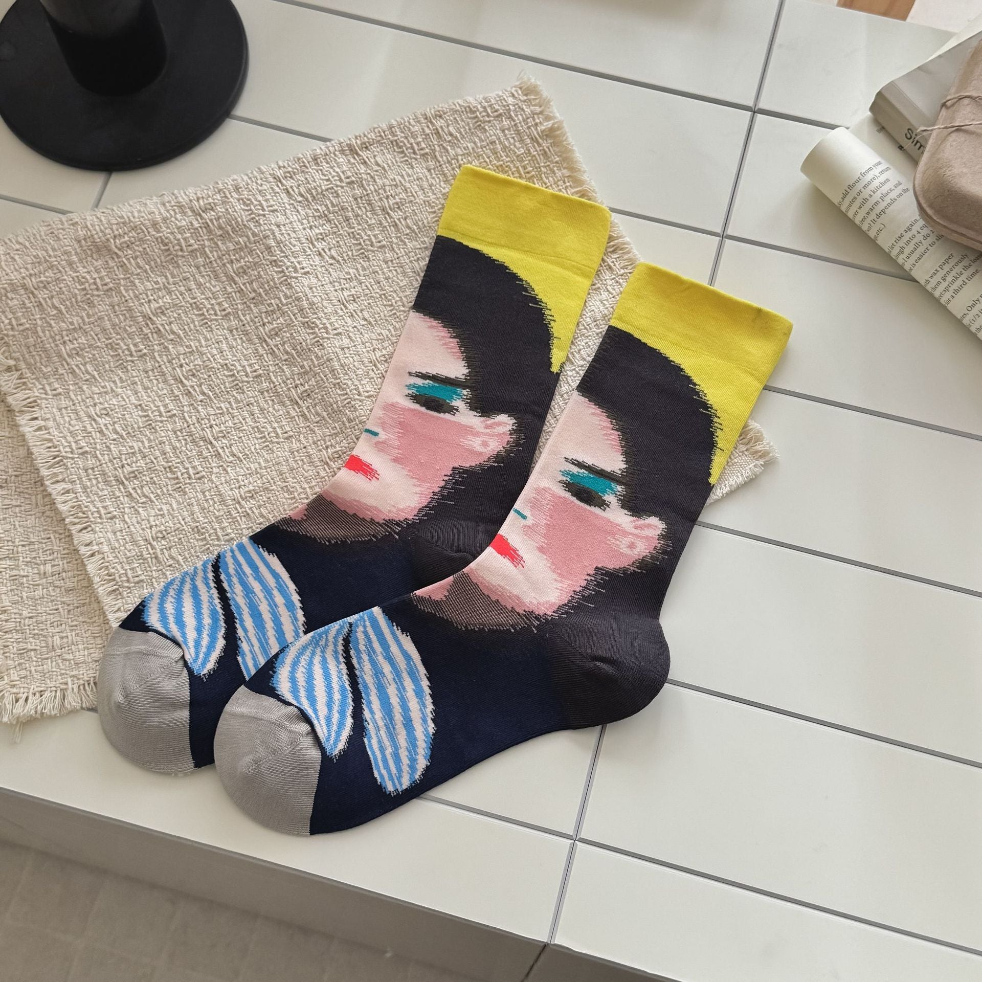 Artistic Abstract Crew Socks – Women’s Combed Cotton Graphic Socks
