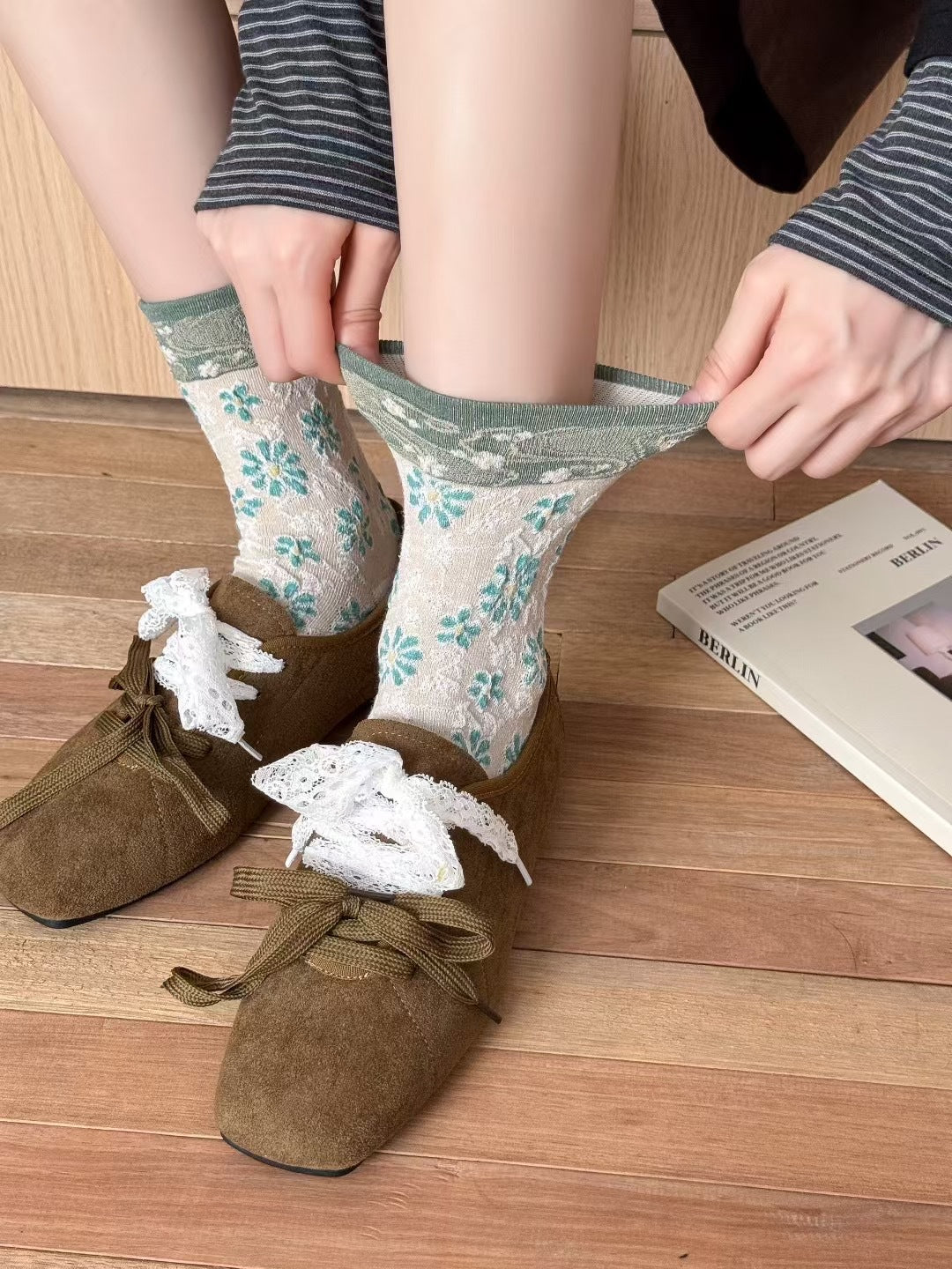 Vintage Raised Floral Sheer Crew Socks for Women – Contrast Jacquard Cuff Ankle Socks