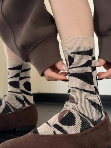 Retro Geometric Plaid Crew Socks – Women’s Cotton-Blend Jacquard Socks