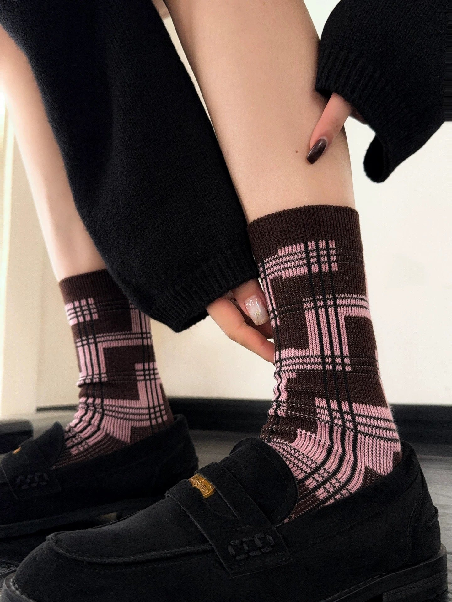 Retro Geometric Plaid Crew Socks – Women’s Cotton-Blend Jacquard Socks
