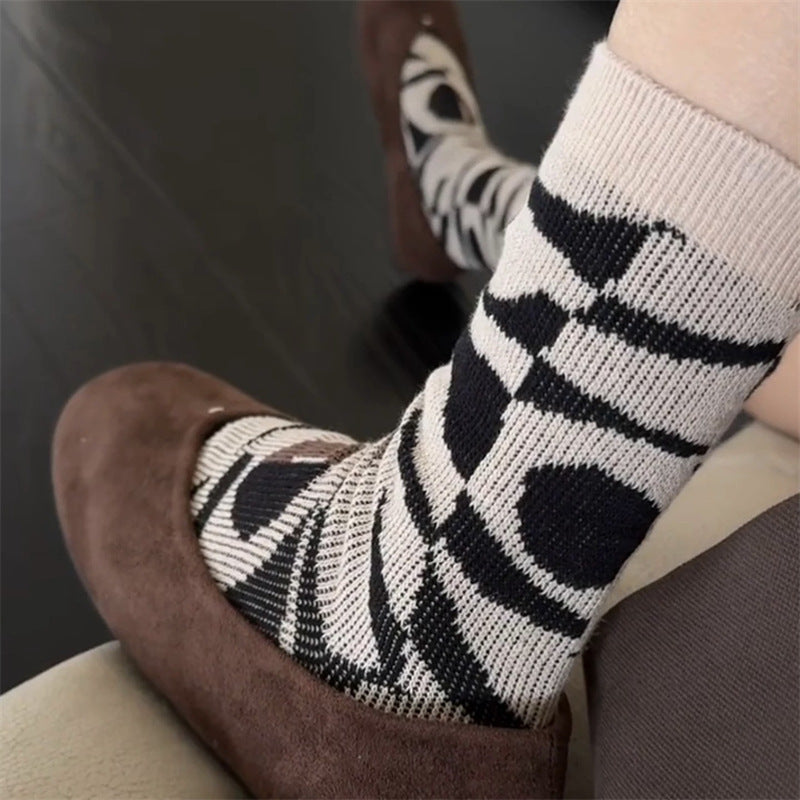 Retro Geometric Plaid Crew Socks – Women’s Cotton-Blend Jacquard Socks