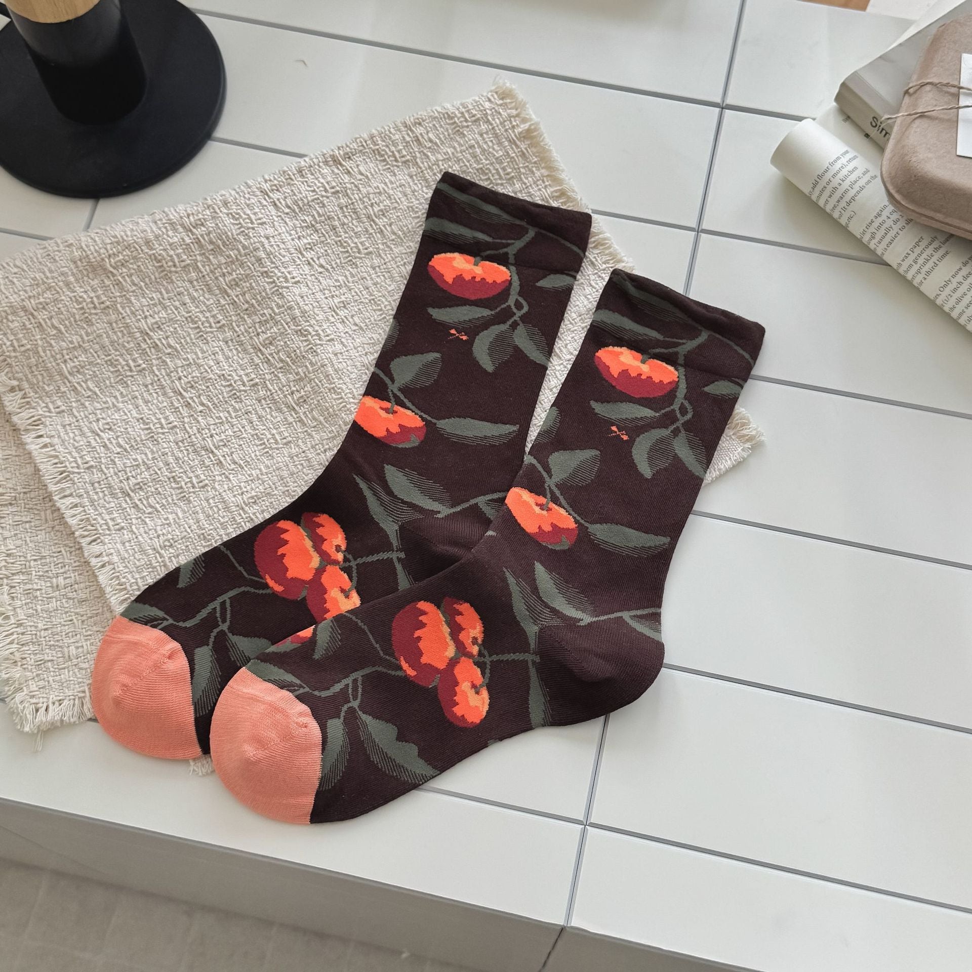 Artistic Abstract Crew Socks – Women’s Combed Cotton Graphic Socks
