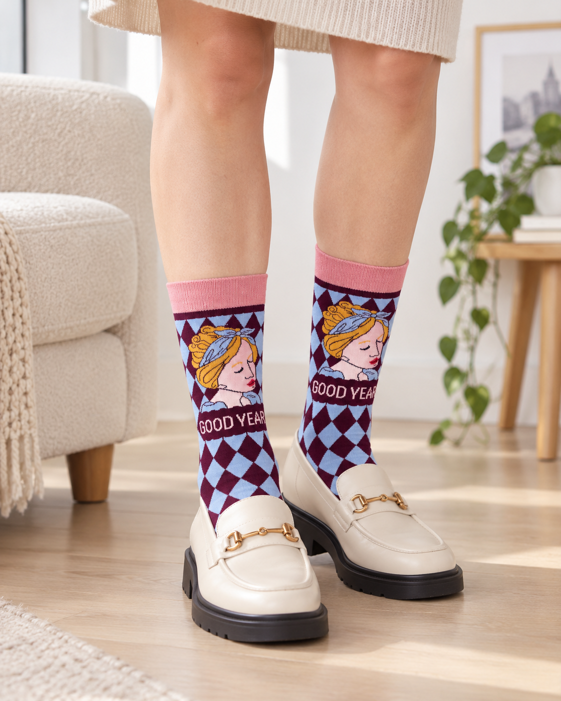 Women's Retro Portrait Argyle Crew Socks – Colorful Patterned Casual Socks